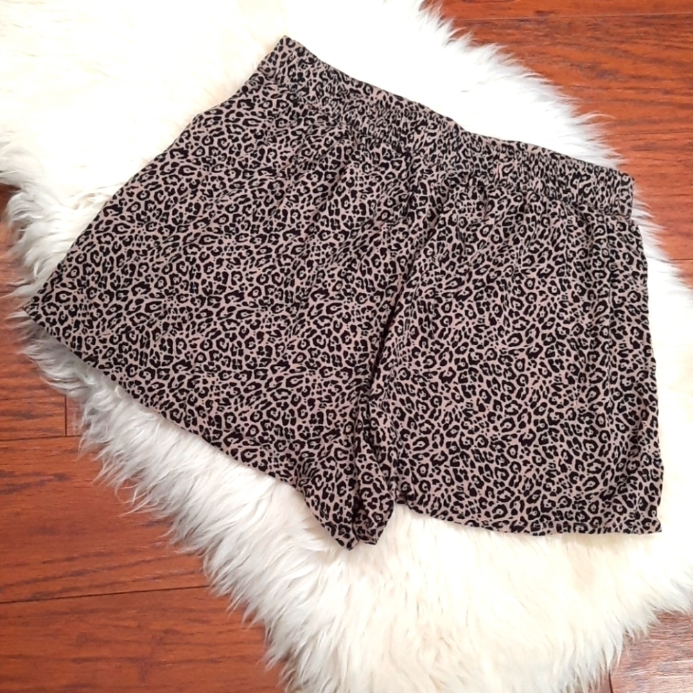 American Eagle Leopard Flat Front Shorts - Picture 3 of 3